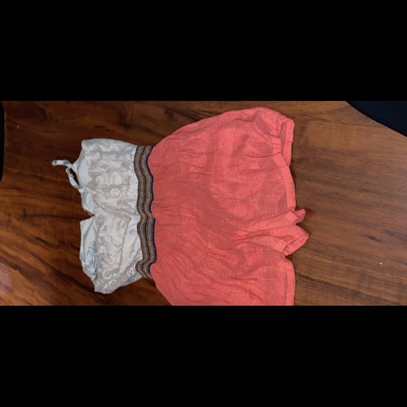 An very detailed romper - Picture 1 of 2